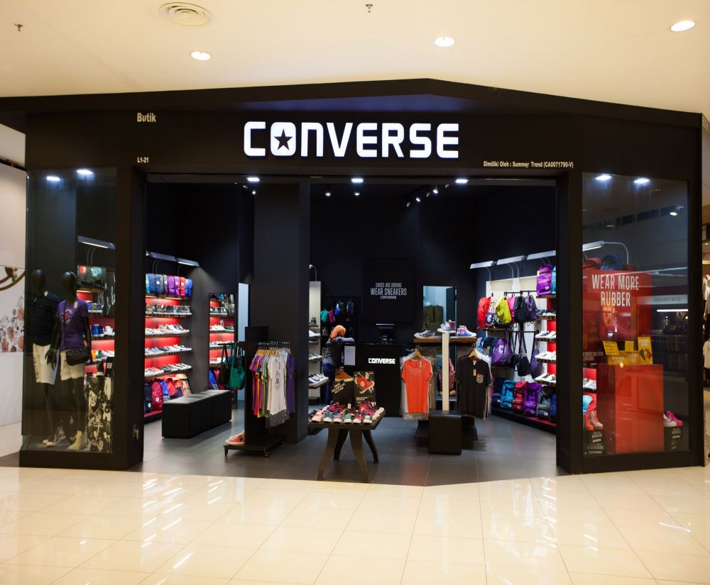 converse outlet hours