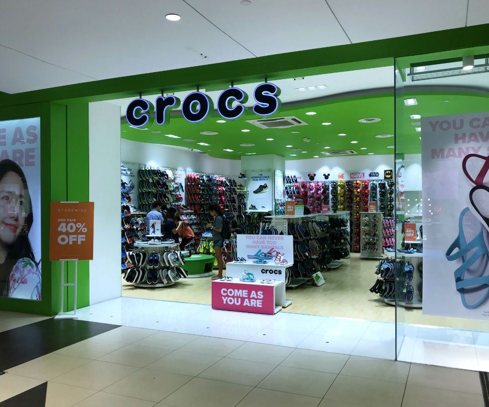 crocs fashion show mall
