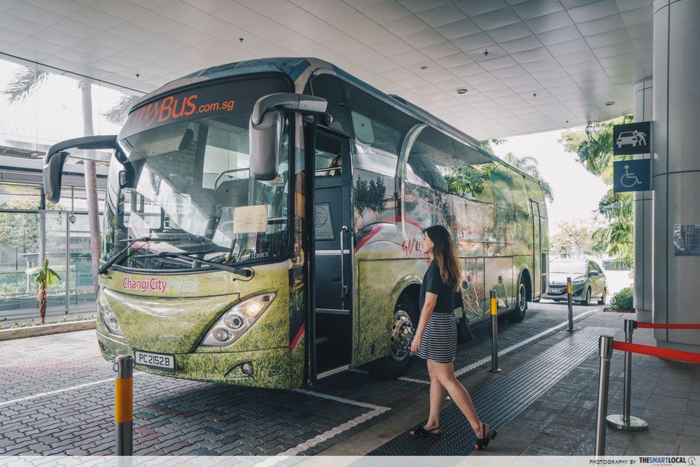 Enjoy subsidised JTC shuttle bus services to more lunch spots! Image source: TheSmartLocal